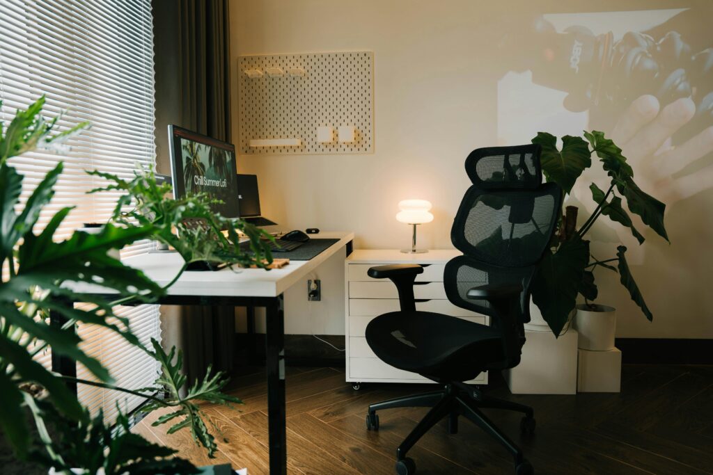 2026 office chair trends: ergonomic hybrid work seating